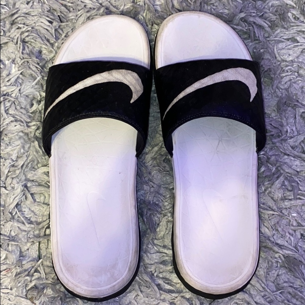gently used nike slides